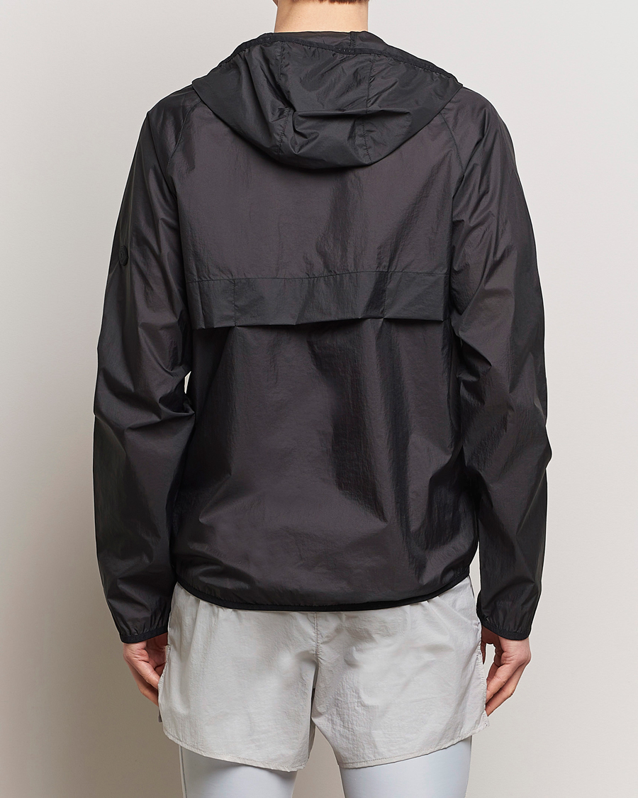 Mies | Takit | District Vision | Ultralight Packable DWR Wind Jacket Black