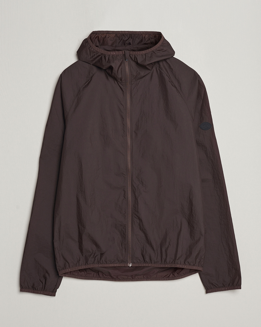 Mies | Takit | District Vision | Ultralight Packable DWR Wind Jacket Cacao