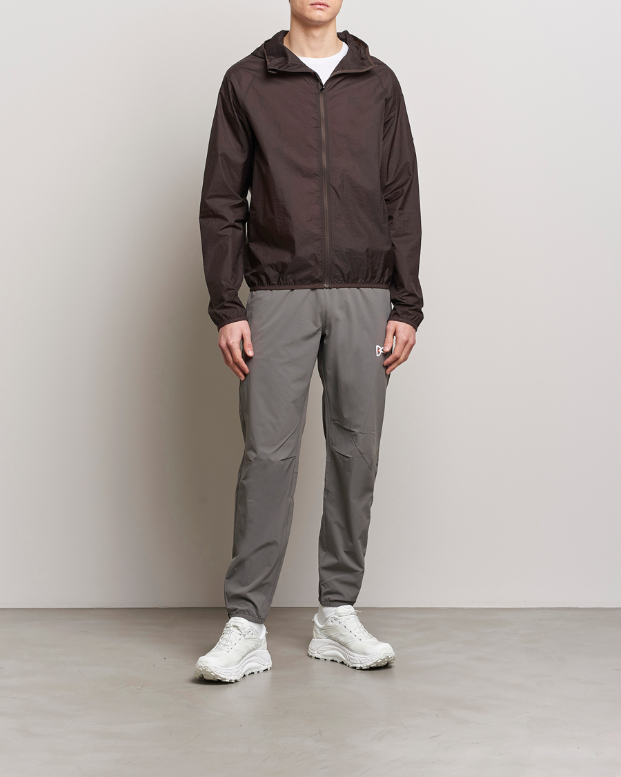 Mies | Takit | District Vision | Ultralight Packable DWR Wind Jacket Cacao