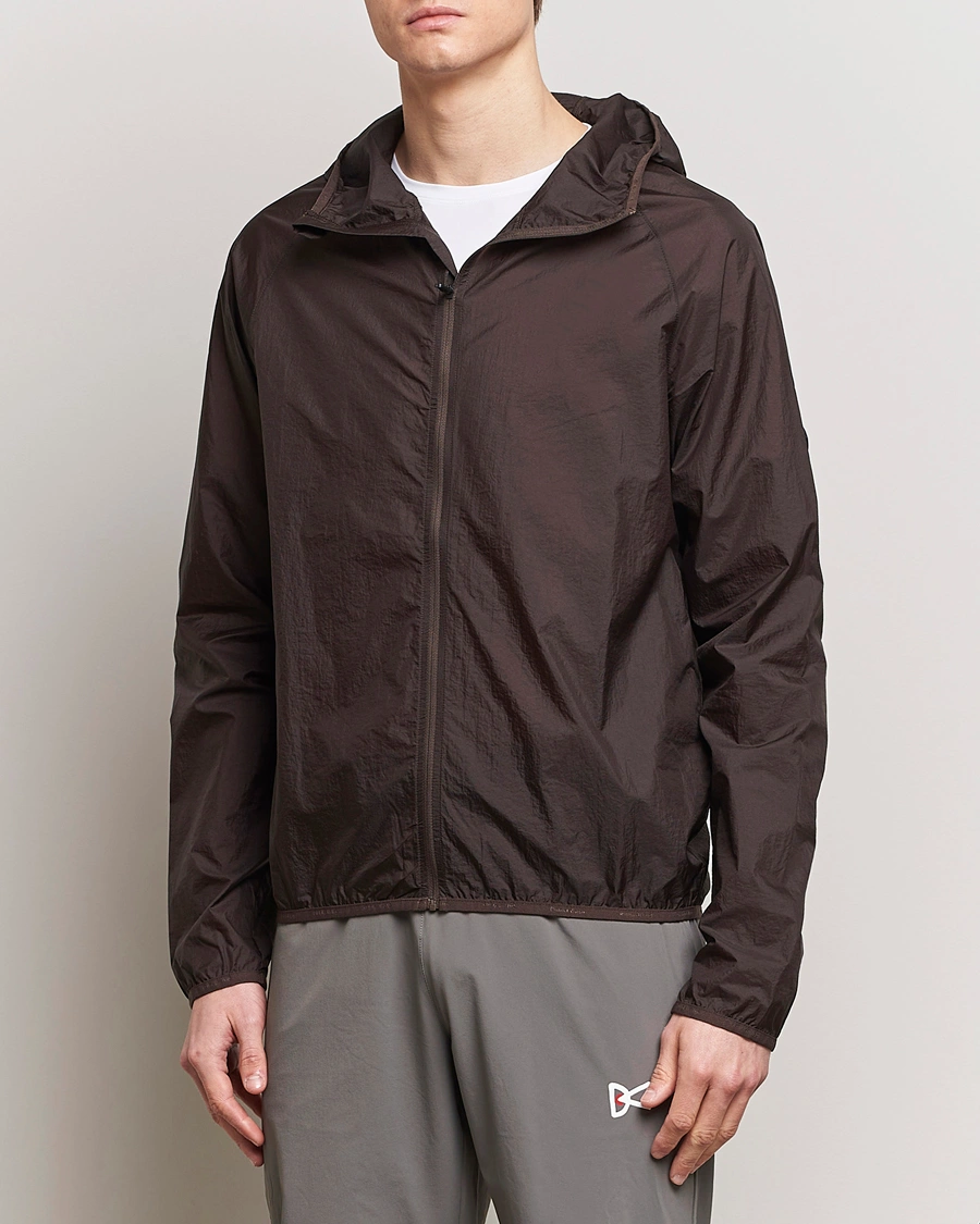 Mies | Takit | District Vision | Ultralight Packable DWR Wind Jacket Cacao