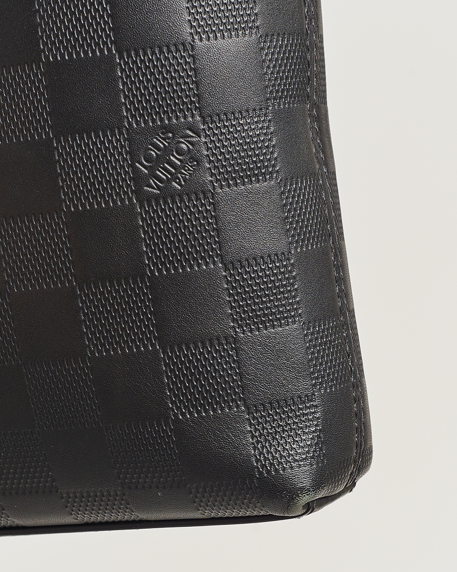 Mies | Louis Vuitton Pre-Owned Damier Infini Pochette District Shoulder Bag | Louis Vuitton Pre-Owned | Damier Infini Pochette District Shoulder Bag