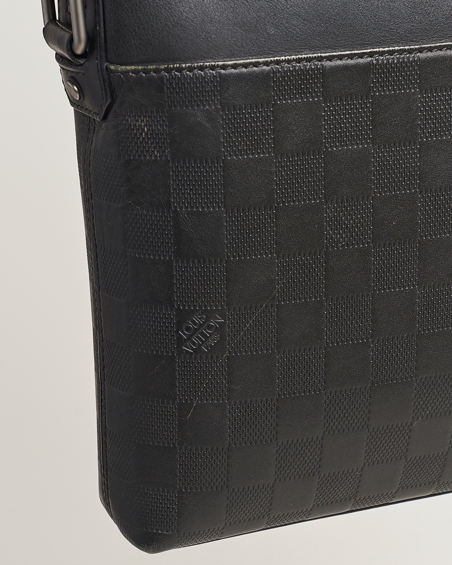 Mies | Louis Vuitton Pre-Owned Damier Infini Pochette District Shoulder Bag | Louis Vuitton Pre-Owned | Damier Infini Pochette District Shoulder Bag