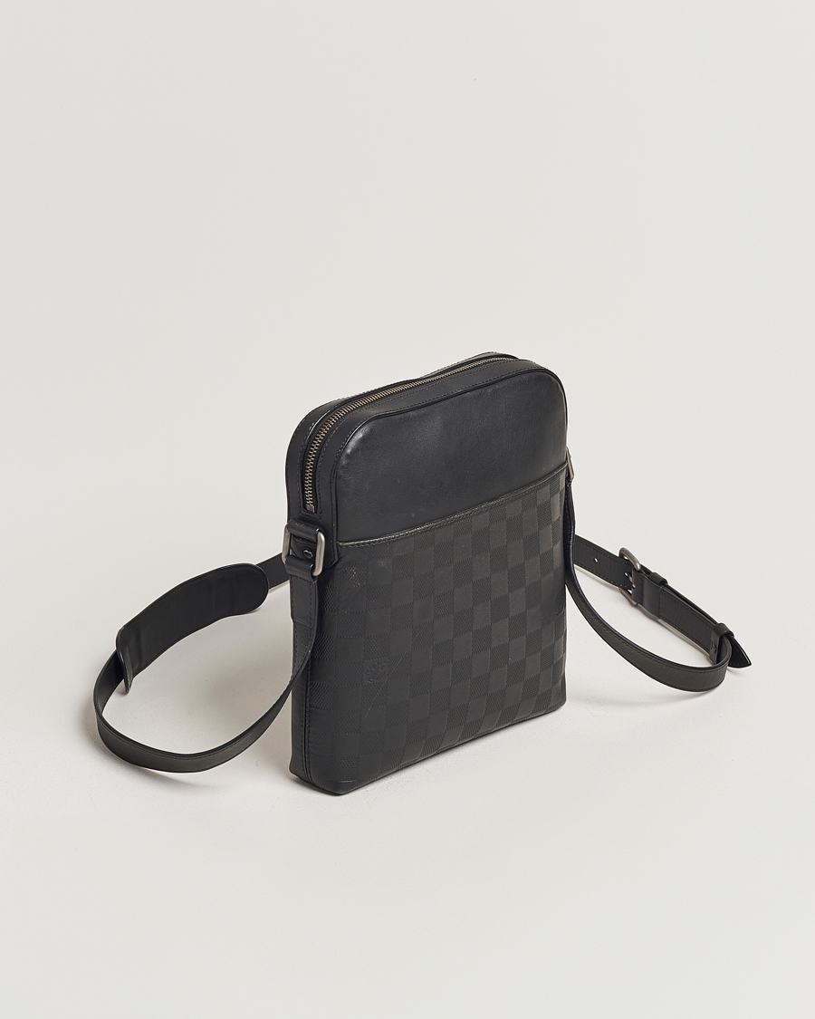 Mies | Louis Vuitton Pre-Owned Damier Infini Pochette District Shoulder Bag | Louis Vuitton Pre-Owned | Damier Infini Pochette District Shoulder Bag