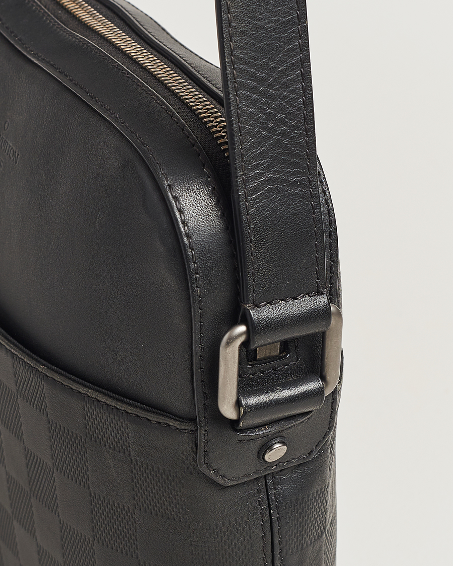 Mies | Louis Vuitton Pre-Owned Damier Infini Pochette District Shoulder Bag | Louis Vuitton Pre-Owned | Damier Infini Pochette District Shoulder Bag