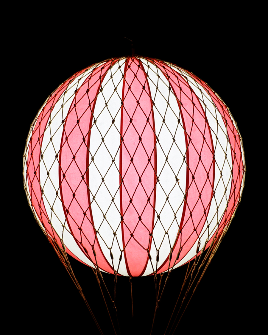 Mies | Koristeet | Authentic Models | Travels Light Led Balloon True Red