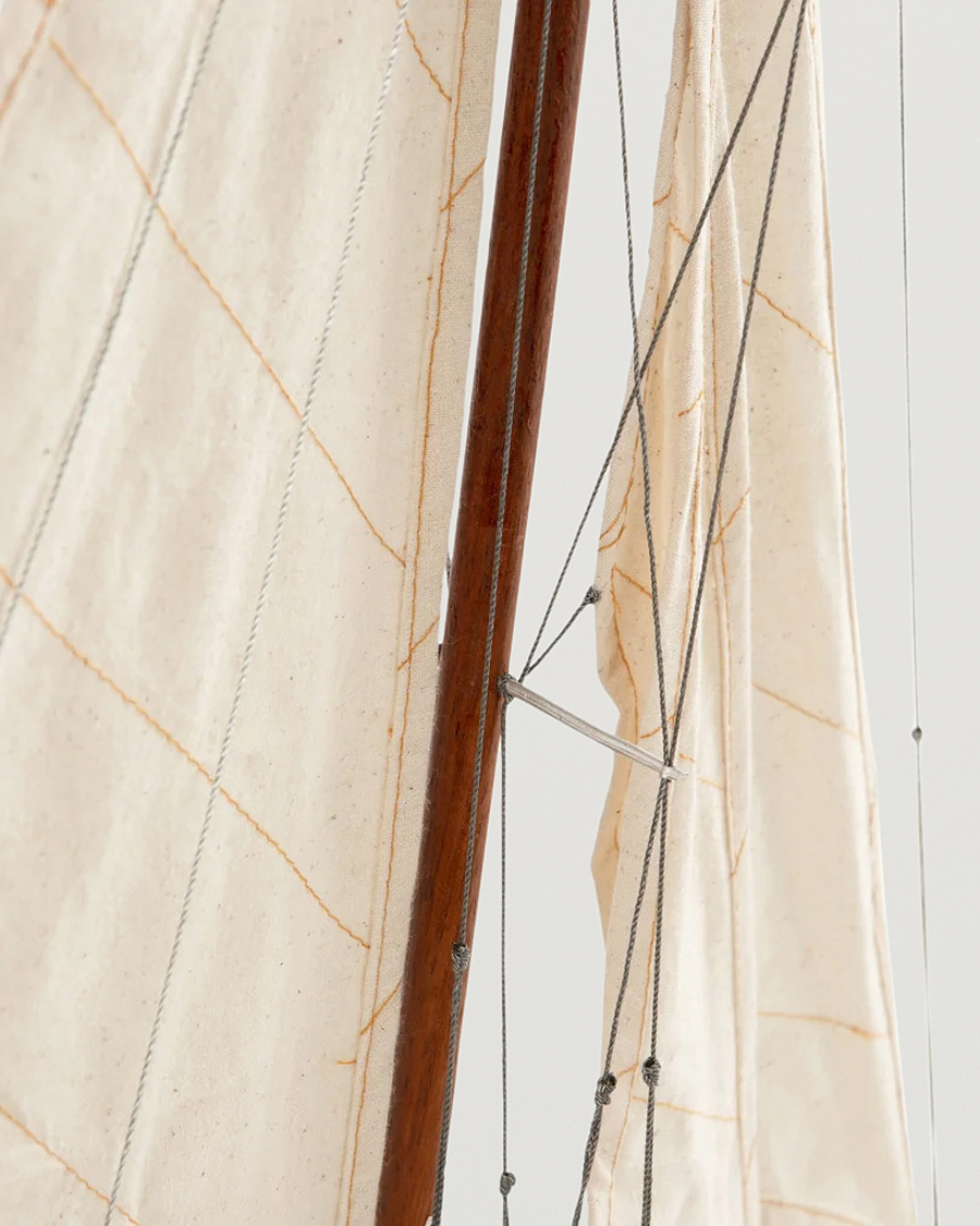 Mies | Authentic Models Endeavour Yacht White/Red | Authentic Models | Endeavour Yacht White/Red