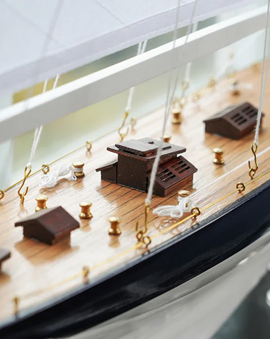 Mies | Koristeet | Authentic Models | J-Yacht Rainbow 1934 Black/White