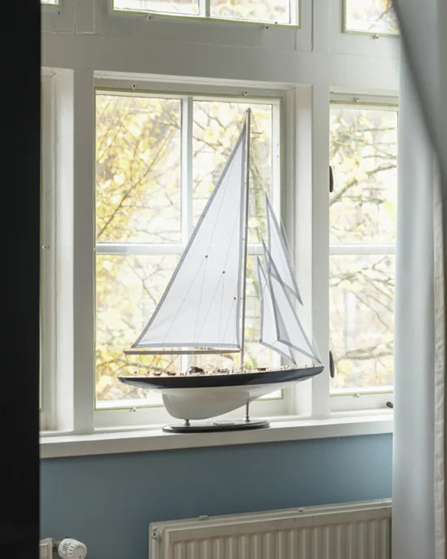 Mies | Authentic Models J-Yacht Rainbow 1934 Black/White | Authentic Models | J-Yacht Rainbow 1934 Black/White