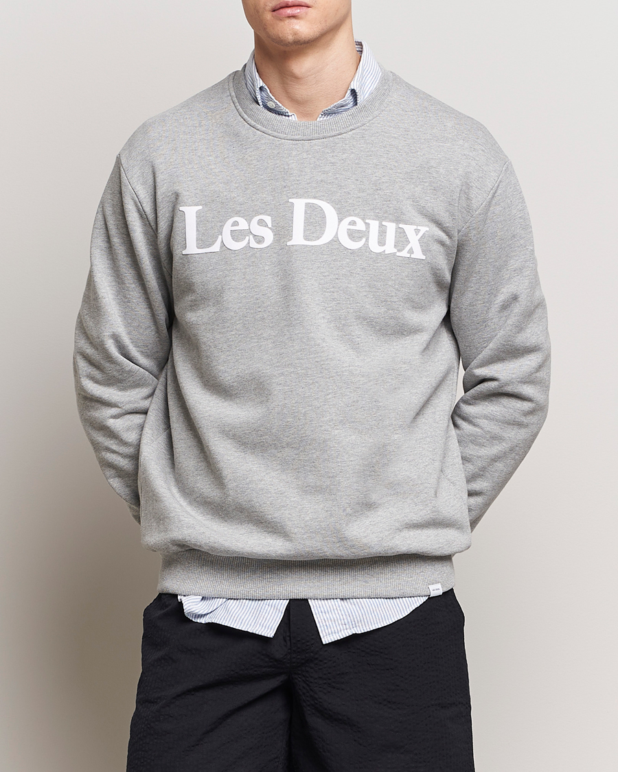 Mies | Harmaat collepuserot | LES DEUX | Charles Logo Sweatshirt Light Grey Melange