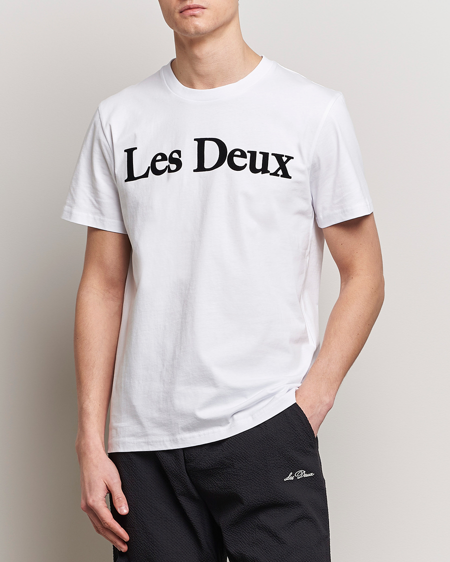 Mies | Uudet tuotekuvat | LES DEUX | Charles Logo T-Shirt Wihte