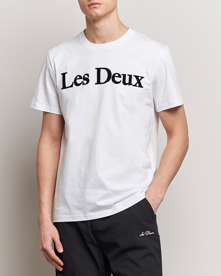 Mies | T-paidat | LES DEUX | Charles Logo T-Shirt Wihte