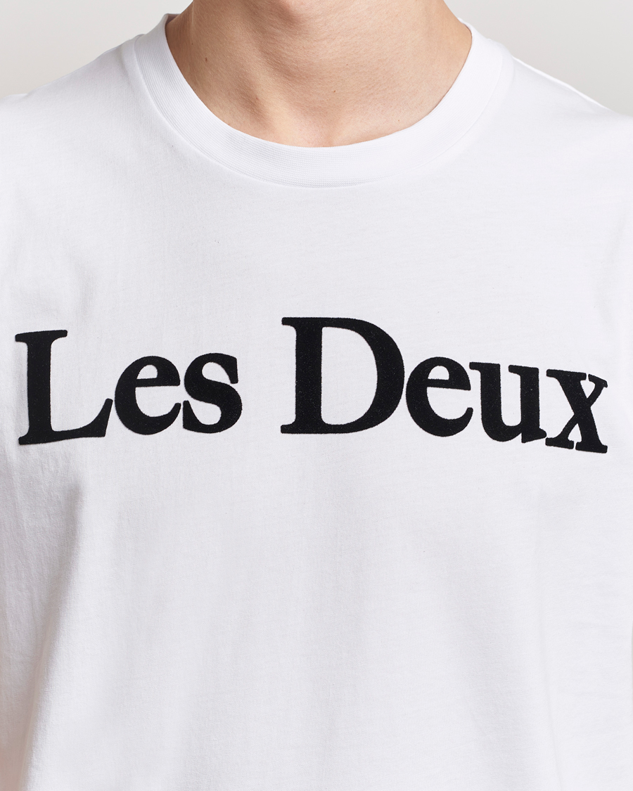 Mies | T-paidat | LES DEUX | Charles Logo T-Shirt Wihte