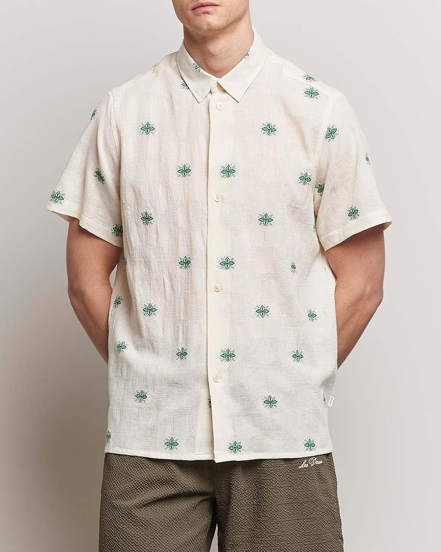 Mies | Kauluspaidat | LES DEUX | Ira Short Sleeve Embroidery Cotton Shirt Ivory