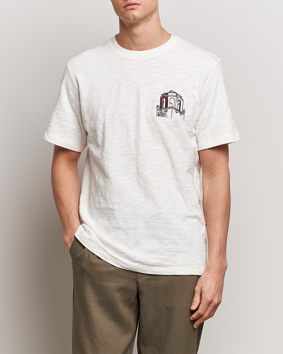 Mies | Uutuudet | LES DEUX | Hotel Embroidery T-Shirt Ivory