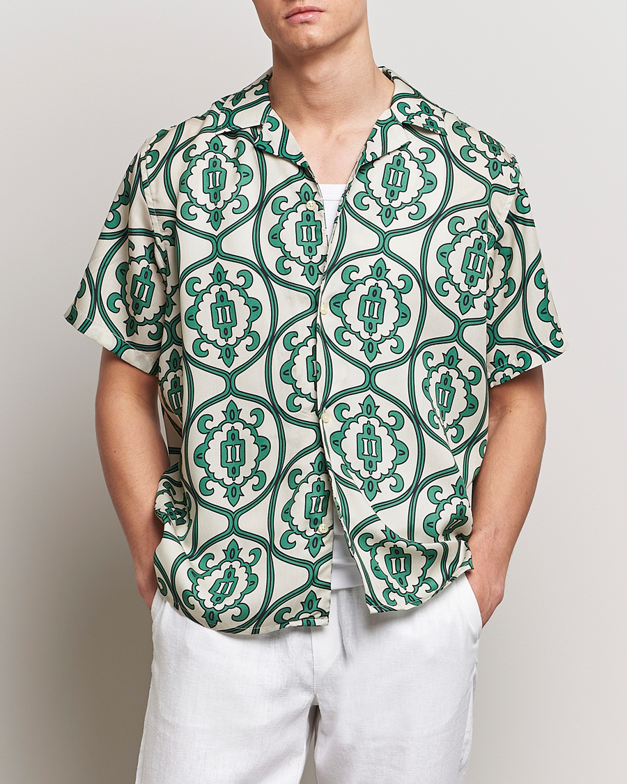 Mies | Lyhythihaiset kauluspaidat | LES DEUX | Ornament Print Tencel Shirt Ivory/Green