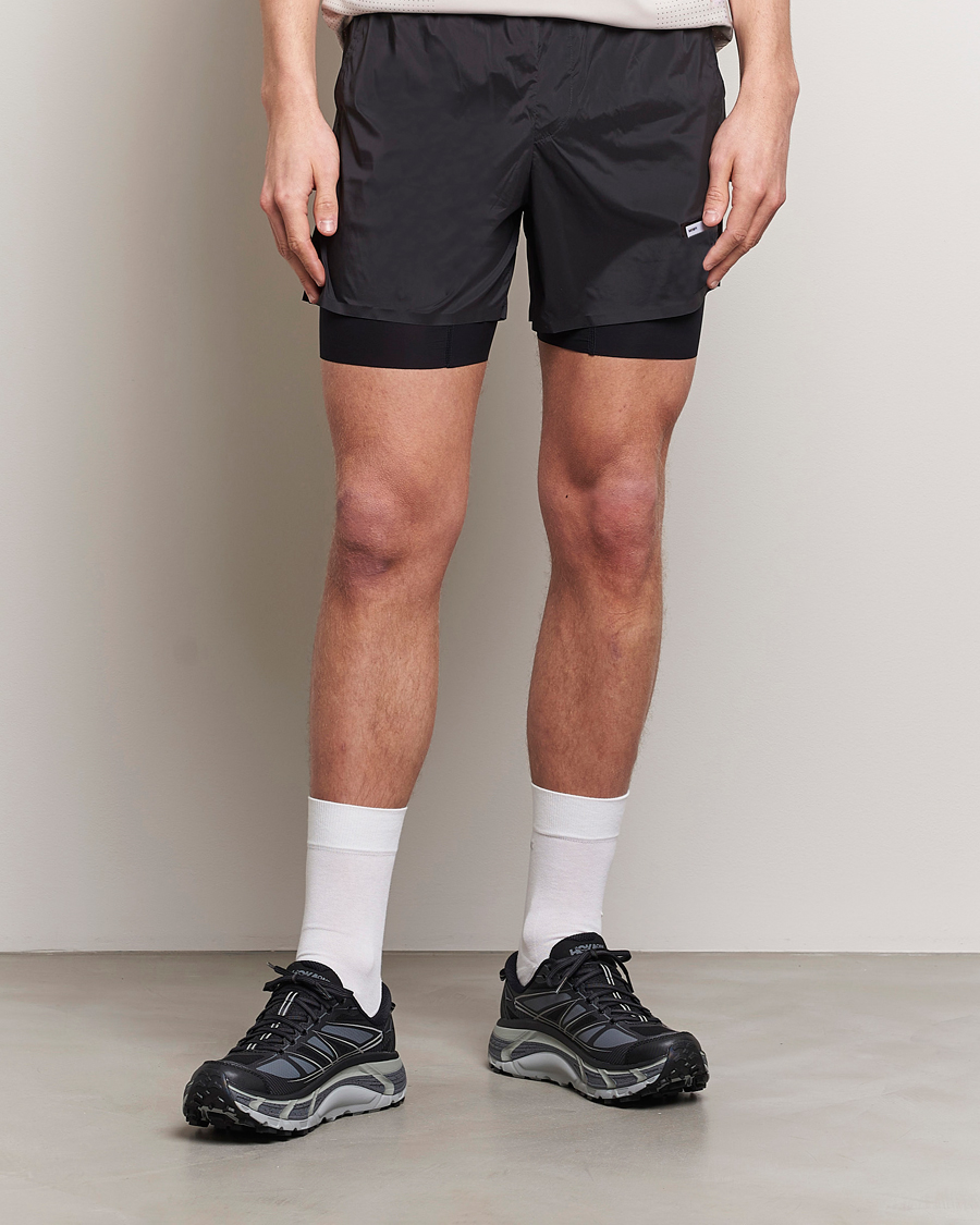 Mies | Tekniset shortsit | Satisfy | TechSilk 5 Inch Shorts Black