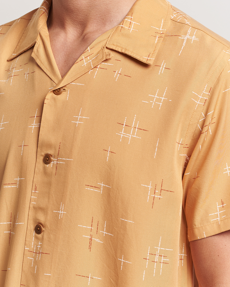 Mies | Kauluspaidat | Nudie Jeans | Arvid 50s Hawaii Shirt Ochre
