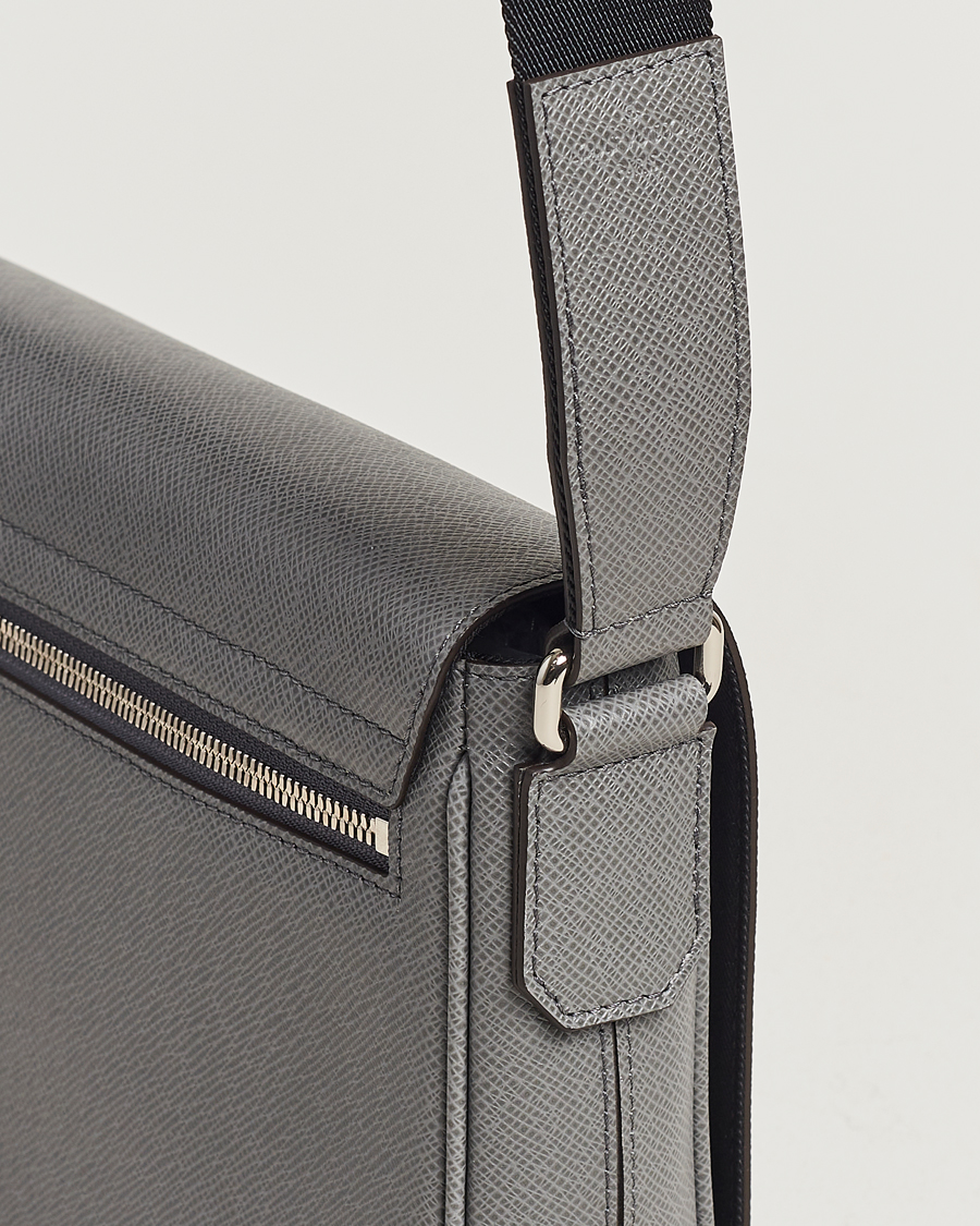 Mies | Louis Vuitton Pre-Owned District PM Taiga Messenger Grey | Louis Vuitton Pre-Owned | District PM Taiga Messenger Grey