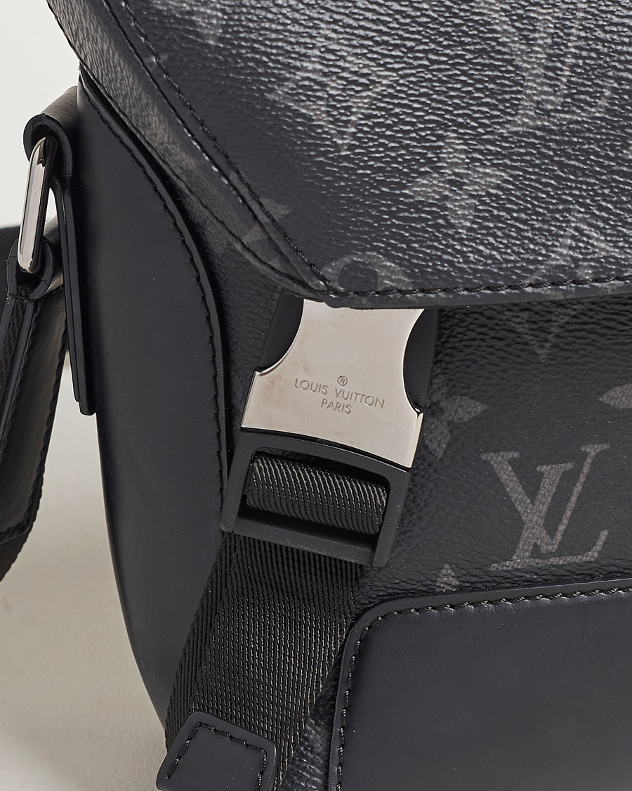 Mies | Louis Vuitton Pre-Owned Messenger Voyager PM Bag Monogram Eclipse | Louis Vuitton Pre-Owned | Messenger Voyager PM Bag Monogram Eclipse