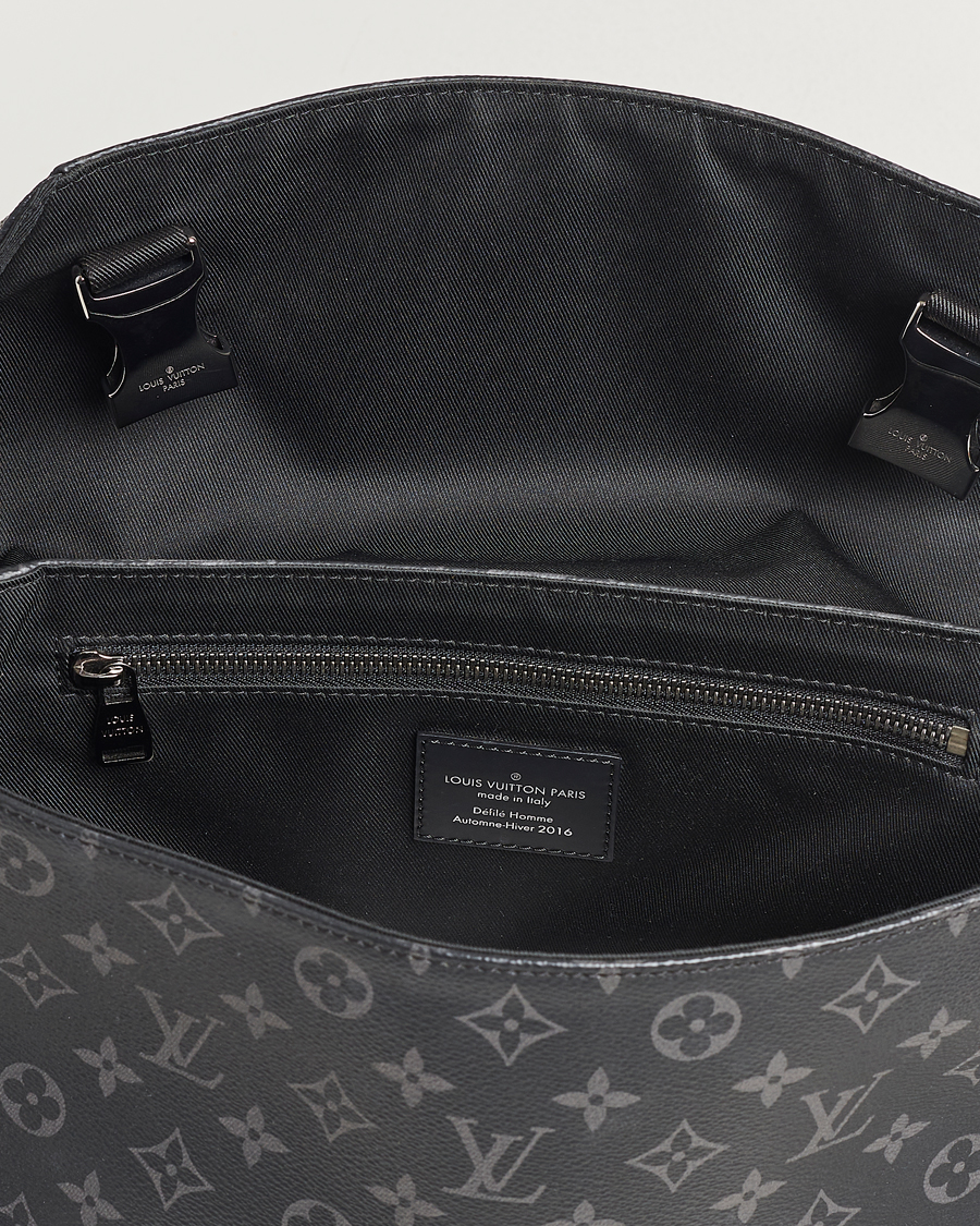 Mies | Louis Vuitton Pre-Owned Messenger Voyager PM Bag Monogram Eclipse | Louis Vuitton Pre-Owned | Messenger Voyager PM Bag Monogram Eclipse