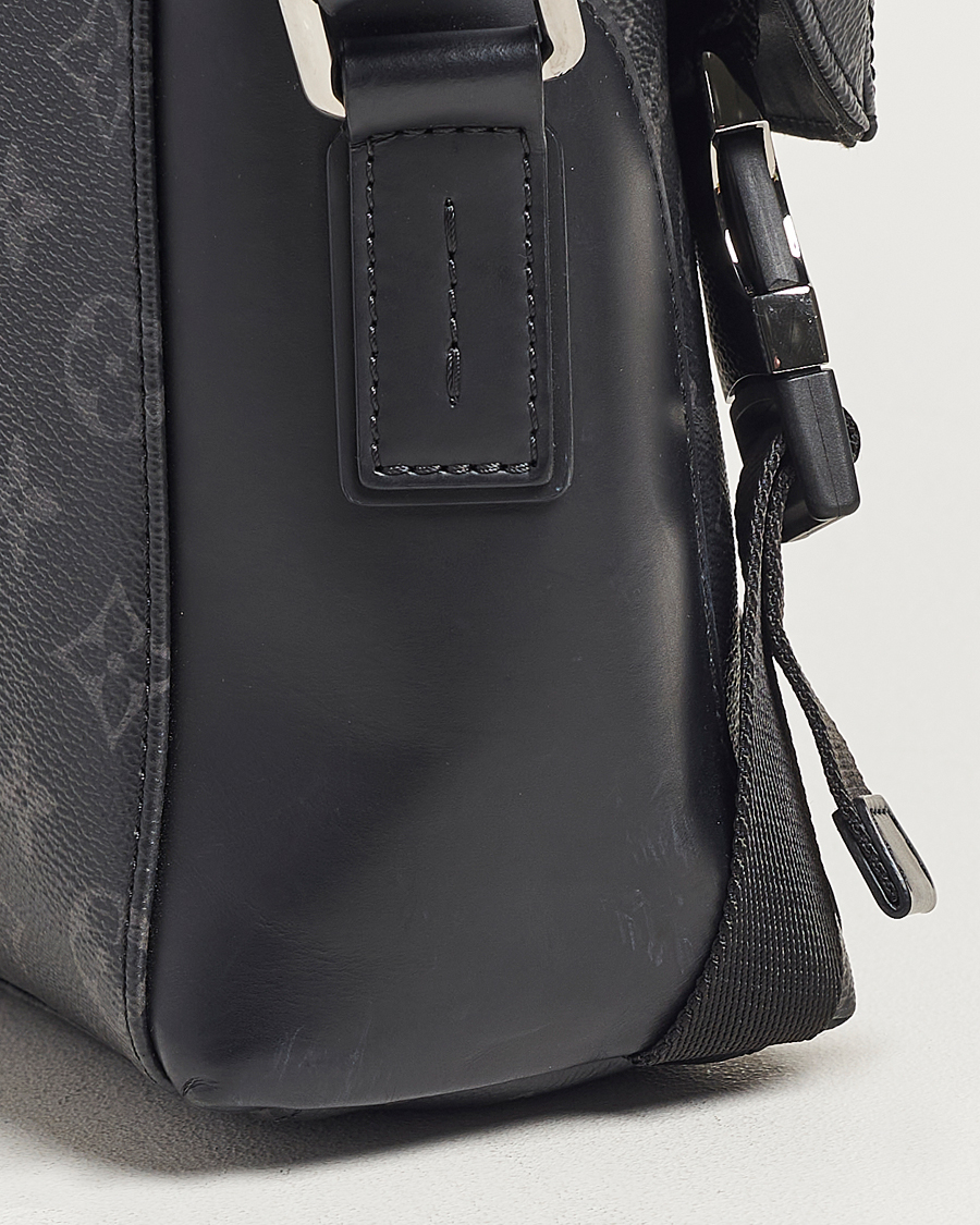 Mies | Louis Vuitton Pre-Owned Messenger Voyager PM Bag Monogram Eclipse | Louis Vuitton Pre-Owned | Messenger Voyager PM Bag Monogram Eclipse