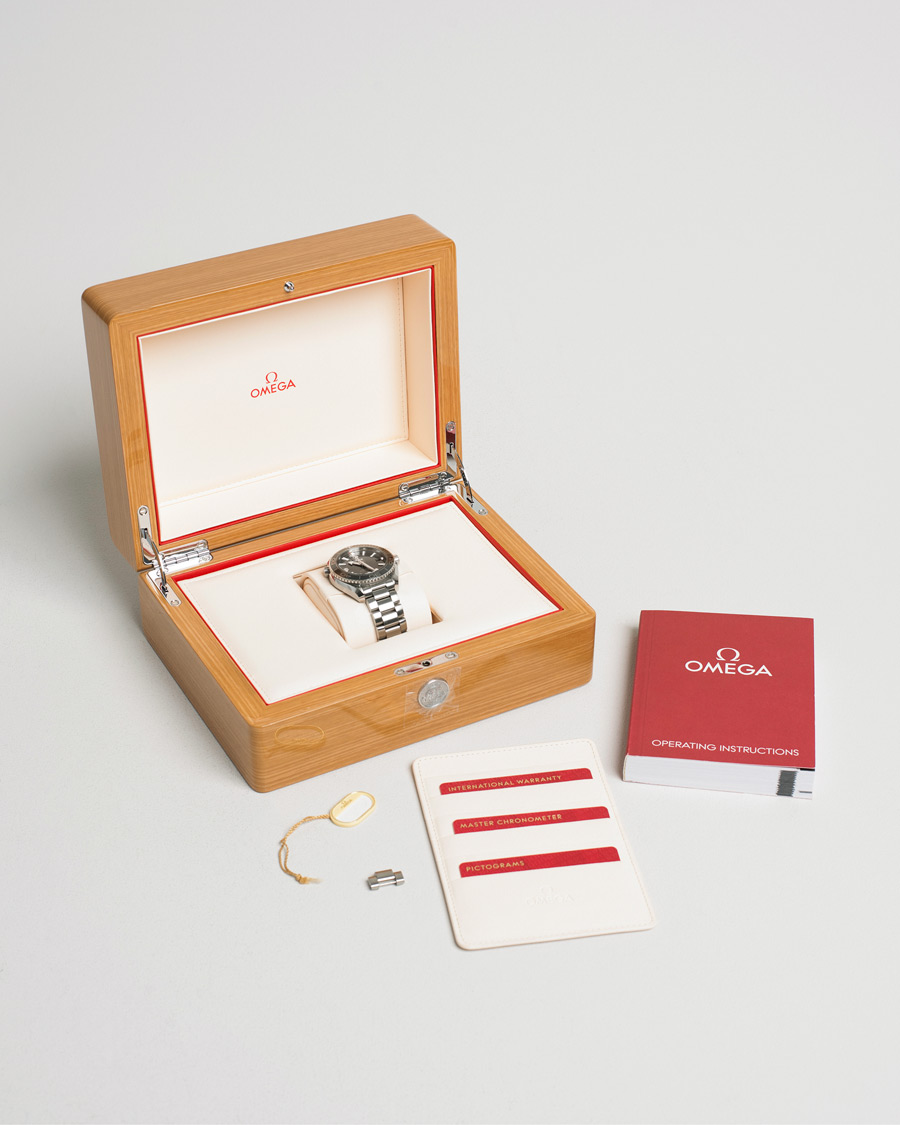 Mies | Omega Pre-Owned Seamaster Planet Ocean Silver | Omega Pre-Owned | Seamaster Planet Ocean Silver