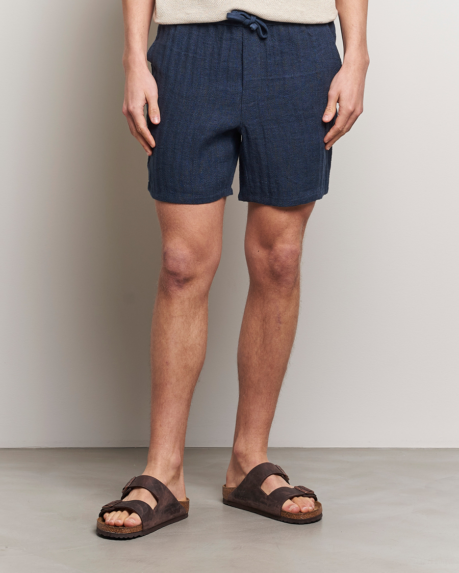 Mies | Shortsit | A Day's March | Ipu Herringbone Linen Drawstring Shorts Indigo Blue
