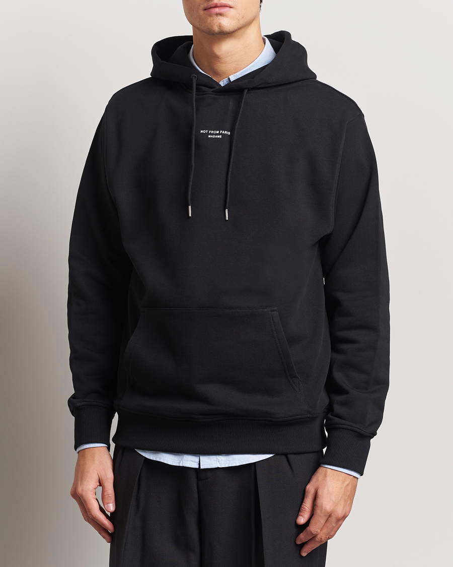 Mies | Puserot | Drôle de Monsieur | Classic Slogan Hoodie Black