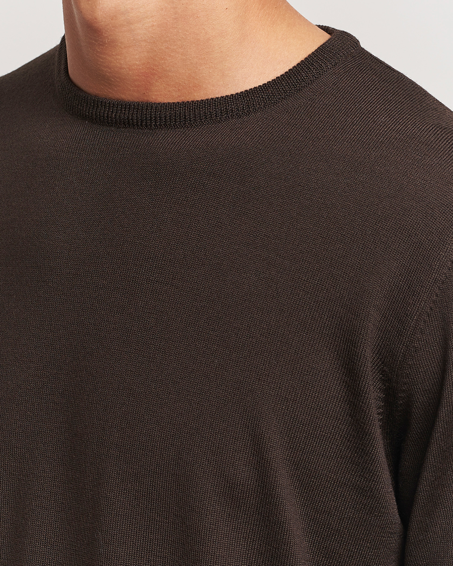 Mies | Puserot | Morgano | Extra Fine Merino Wool Crewneck Dark Brown