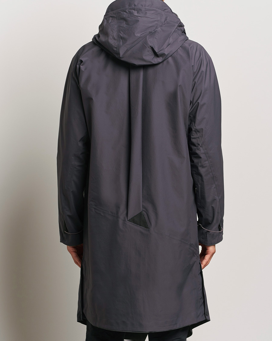 Mies | Takit | Klättermusen | Syr Waterproof Hood Parka Raven