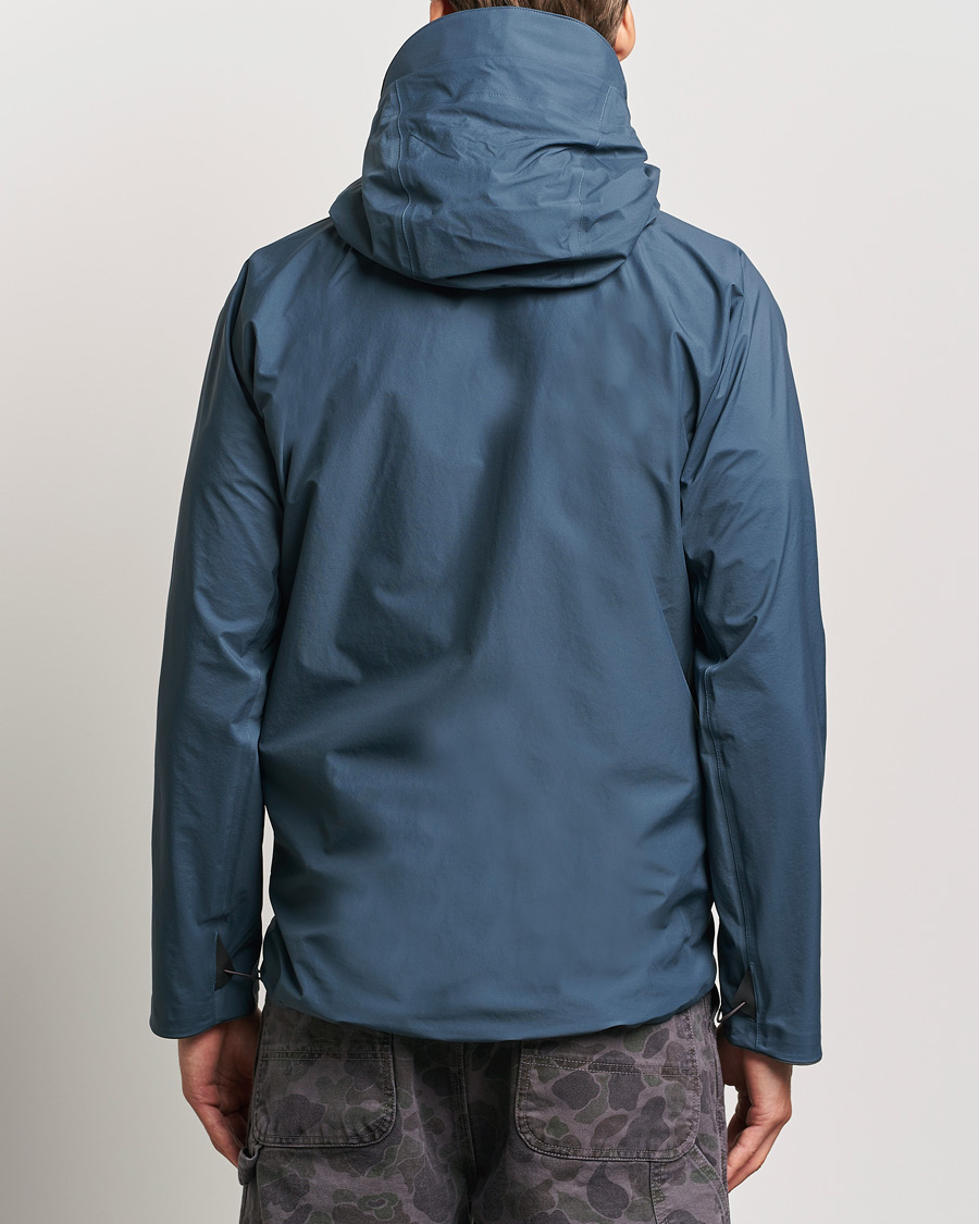 Mies | Takit | Klättermusen | Asynja Lightweight Waterproof Jacket Midnight Blue