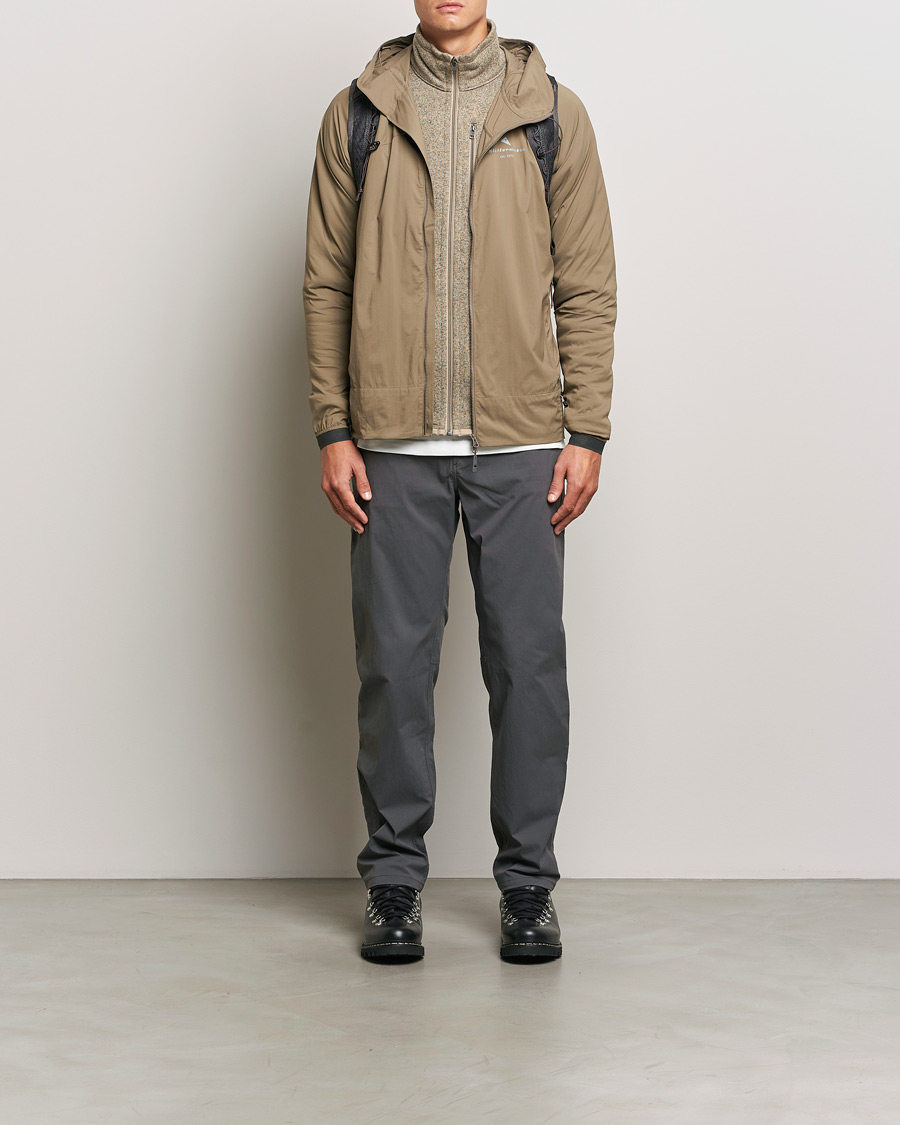 Mies | Takit | Klättermusen | 74 Levitend Active Hooded Jacket Dark Khaki