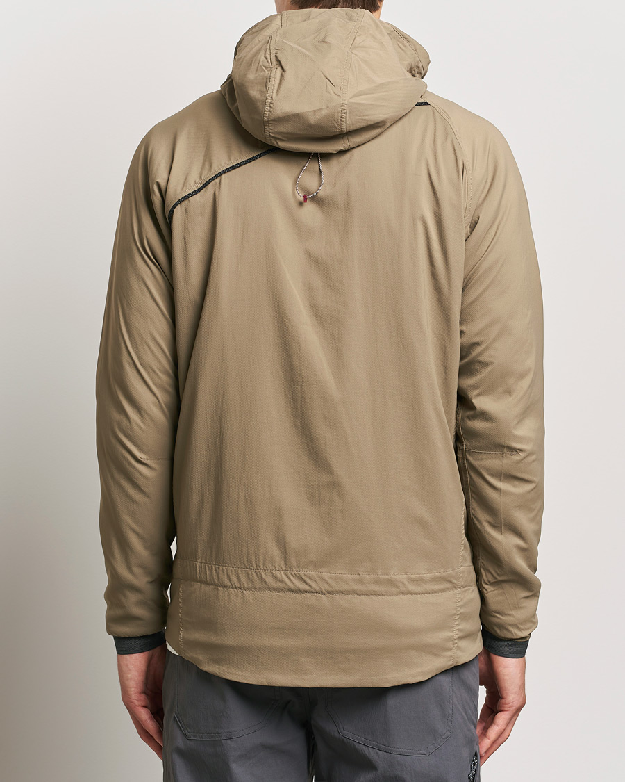 Mies | Takit | Klättermusen | 74 Levitend Active Hooded Jacket Dark Khaki