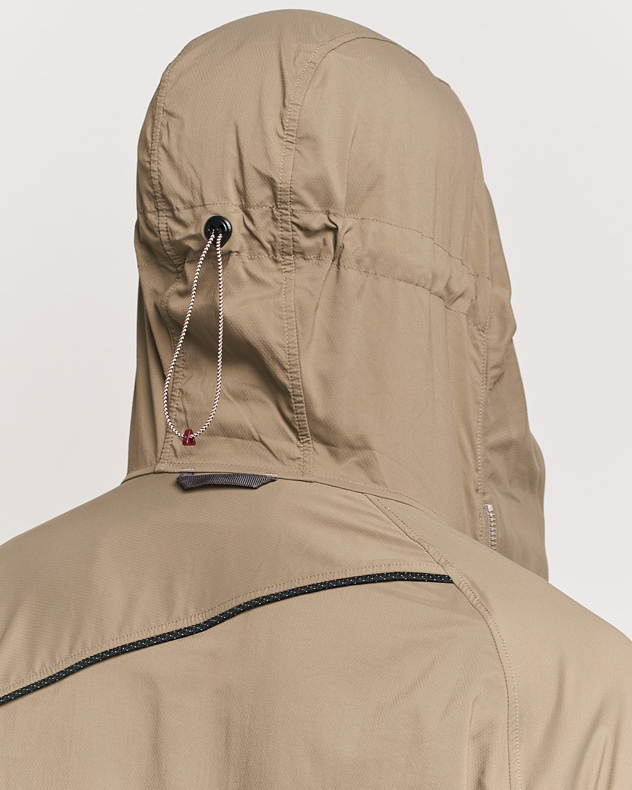 Mies | Takit | Klättermusen | 74 Levitend Active Hooded Jacket Dark Khaki