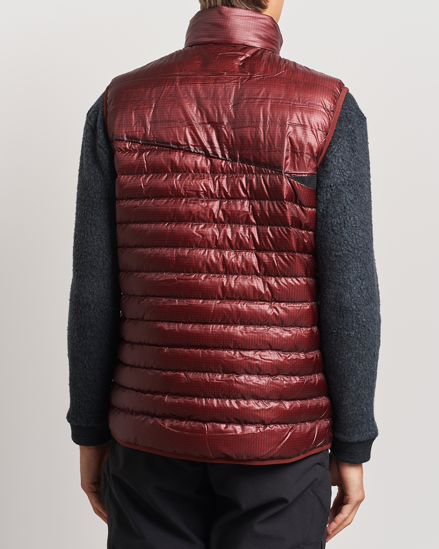 Mies | Takit | Klättermusen | Lopt Lightweight Down Vest Madder Red