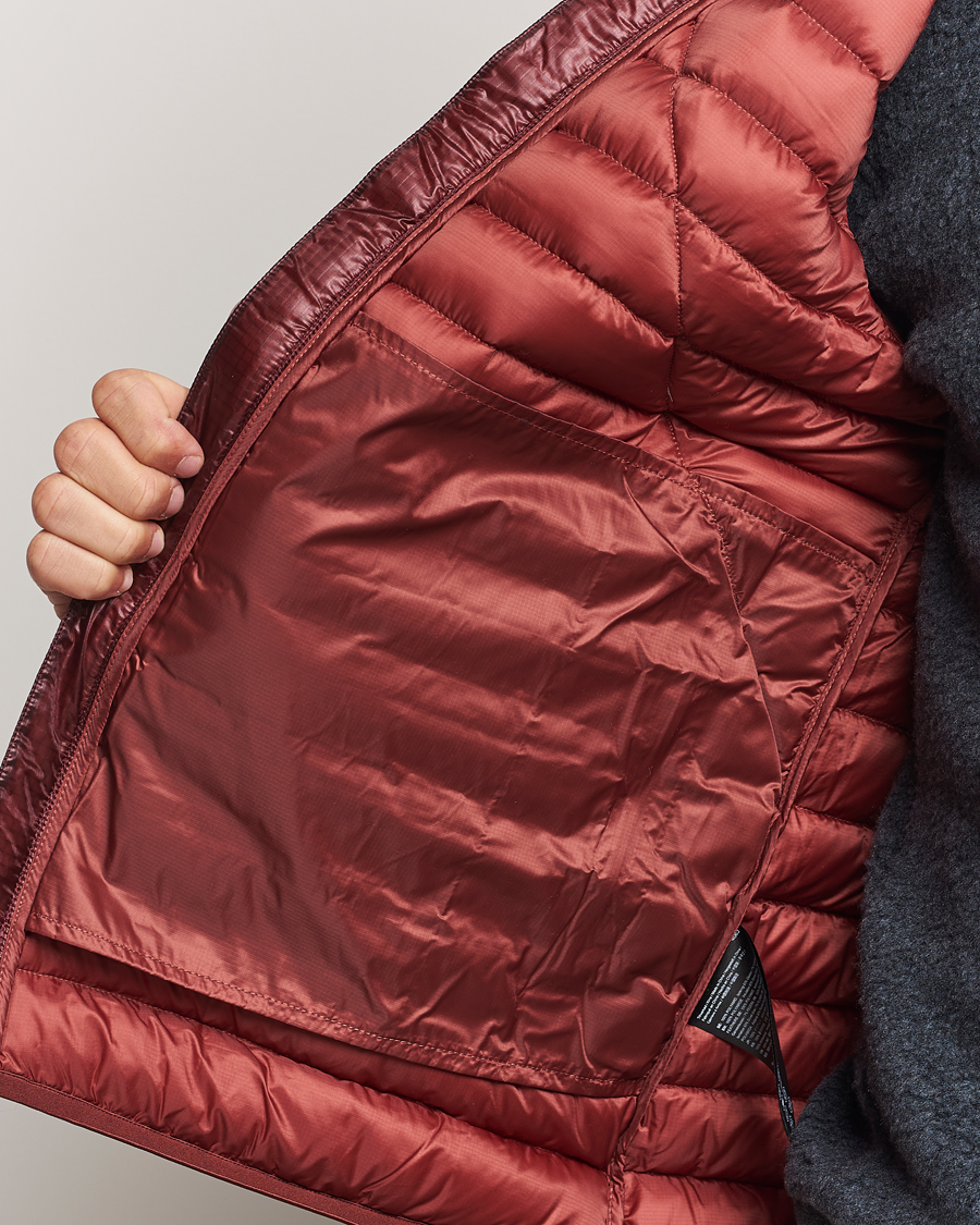 Mies | Takit | Klättermusen | Lopt Lightweight Down Vest Madder Red