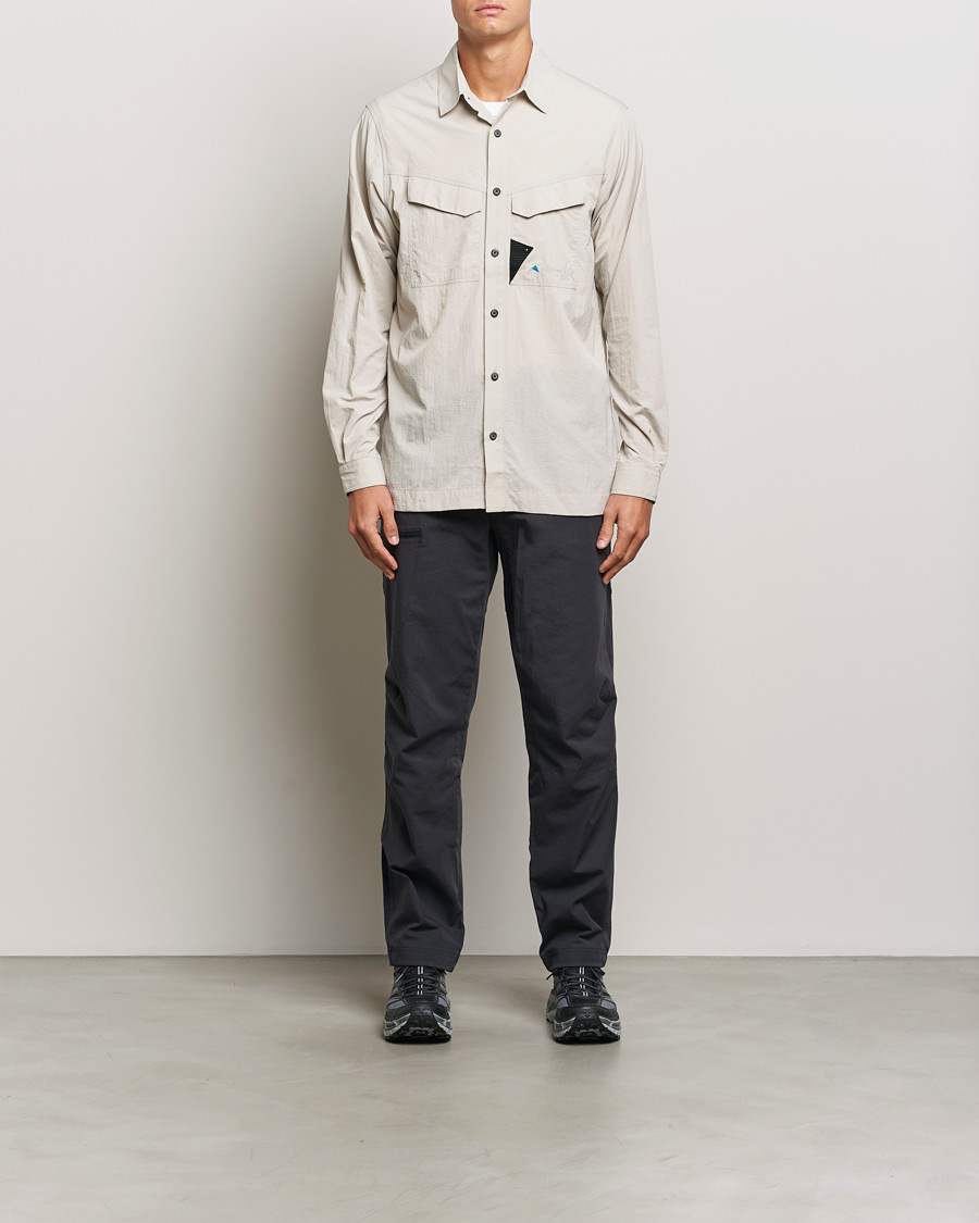 Mies | Kauluspaidat | Klättermusen | Syn Lightweight Ripstop Shirt Silver Creme