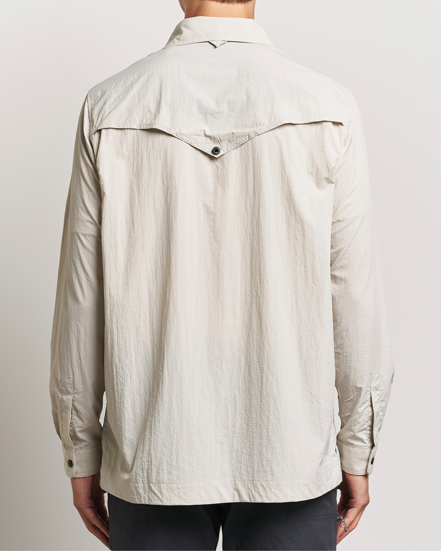Mies | Kauluspaidat | Klättermusen | Syn Lightweight Ripstop Shirt Silver Creme