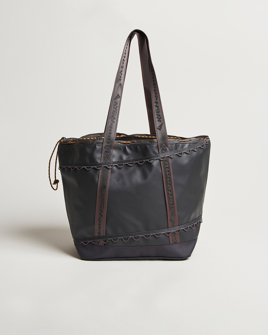 Mies | Laukut | Klättermusen | Eljudner 25L Tote Bag Raven