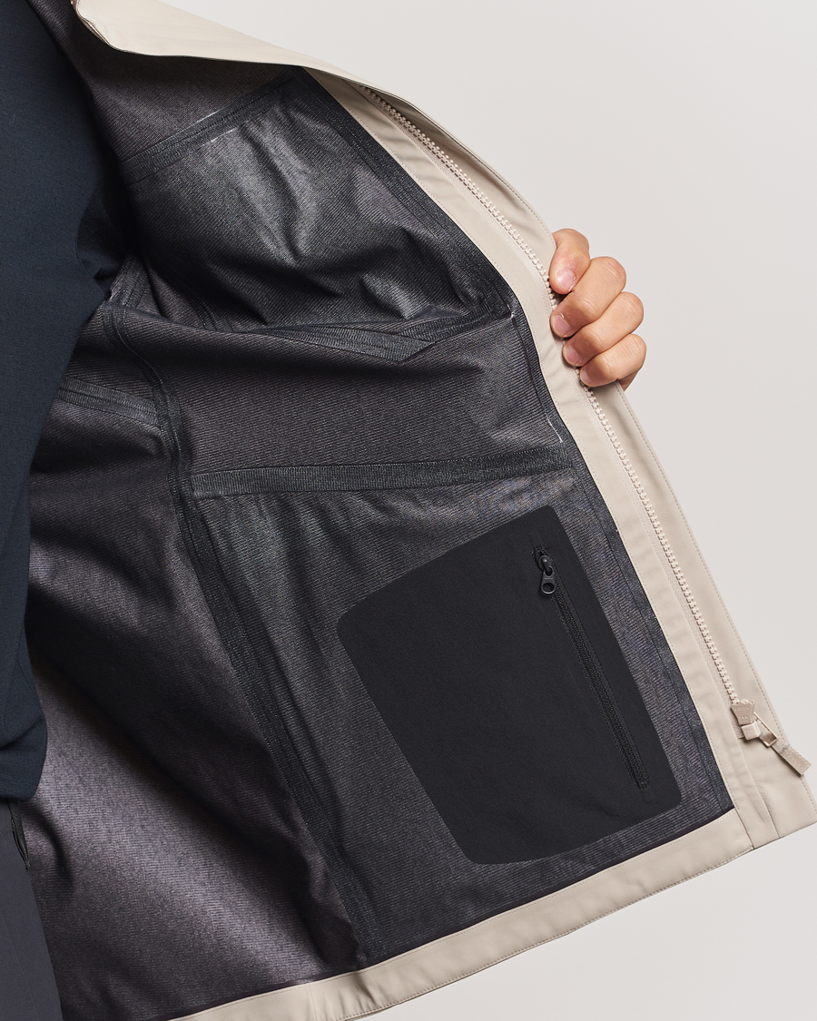 Mies | Takit | Arc'teryx Veilance | GORE-TEX Field Jacket Rune