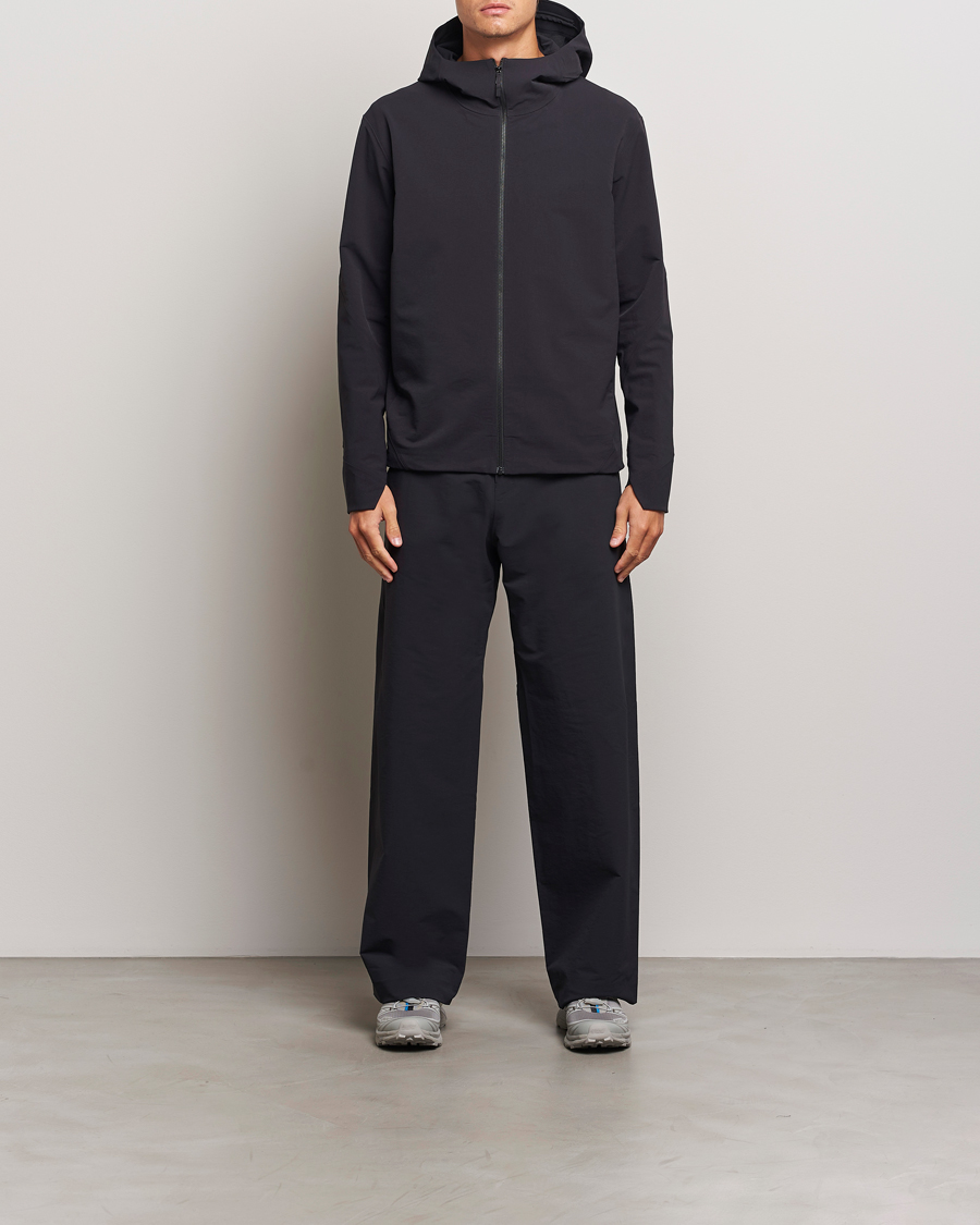 Mies | Takit | Arc'teryx Veilance | Isogon GORE-TEX Hooded Shell Jacket Black