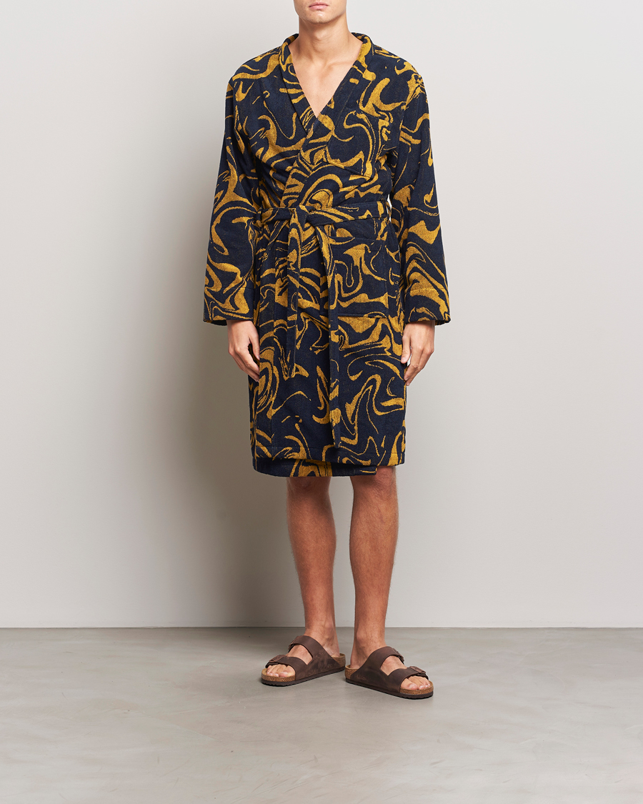 Mies | Yöpuvut ja kylpytakit | OAS | Marble Robe Black/Yellow