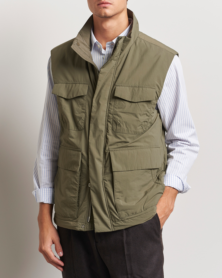 Mies | Takit | NN07 | Perry Nylon Padded Vest Capers Green