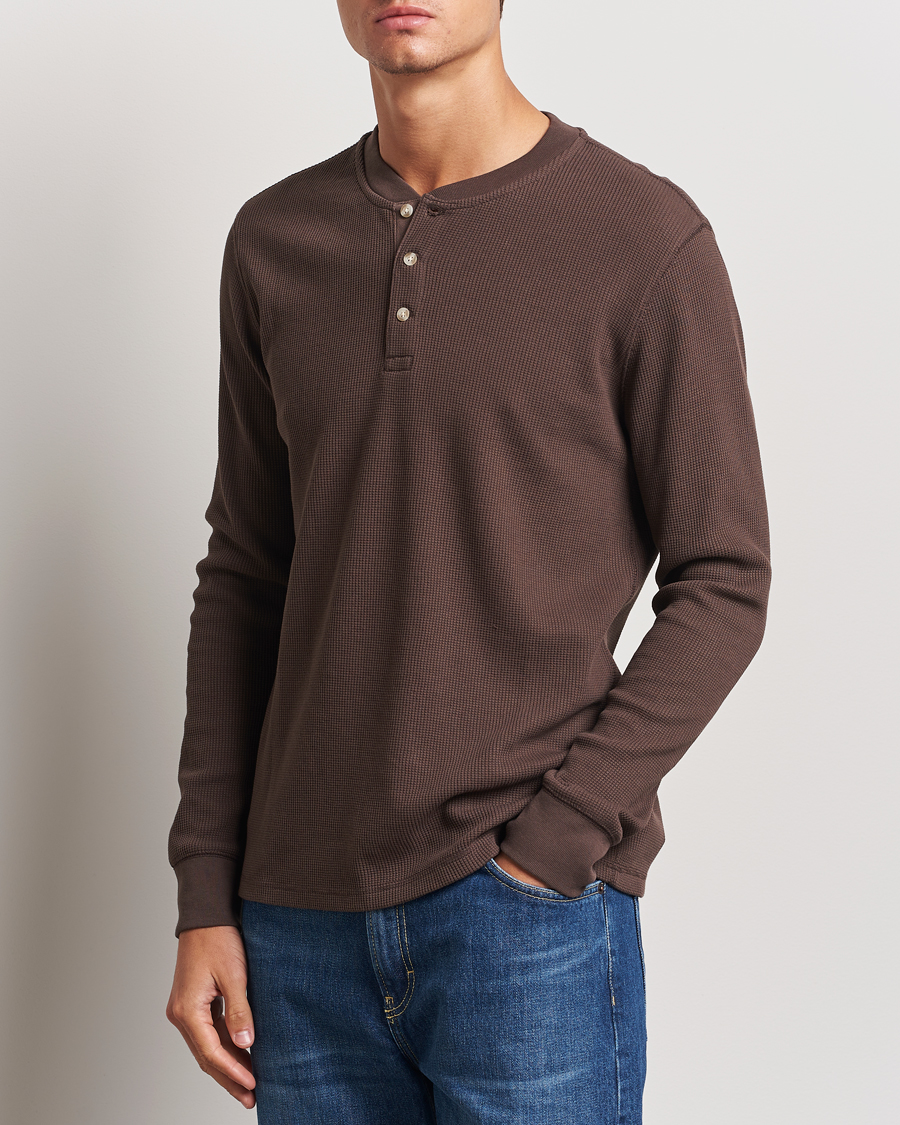 Mies | Puserot | Levi's | Thermal Henley Chocolate Brown