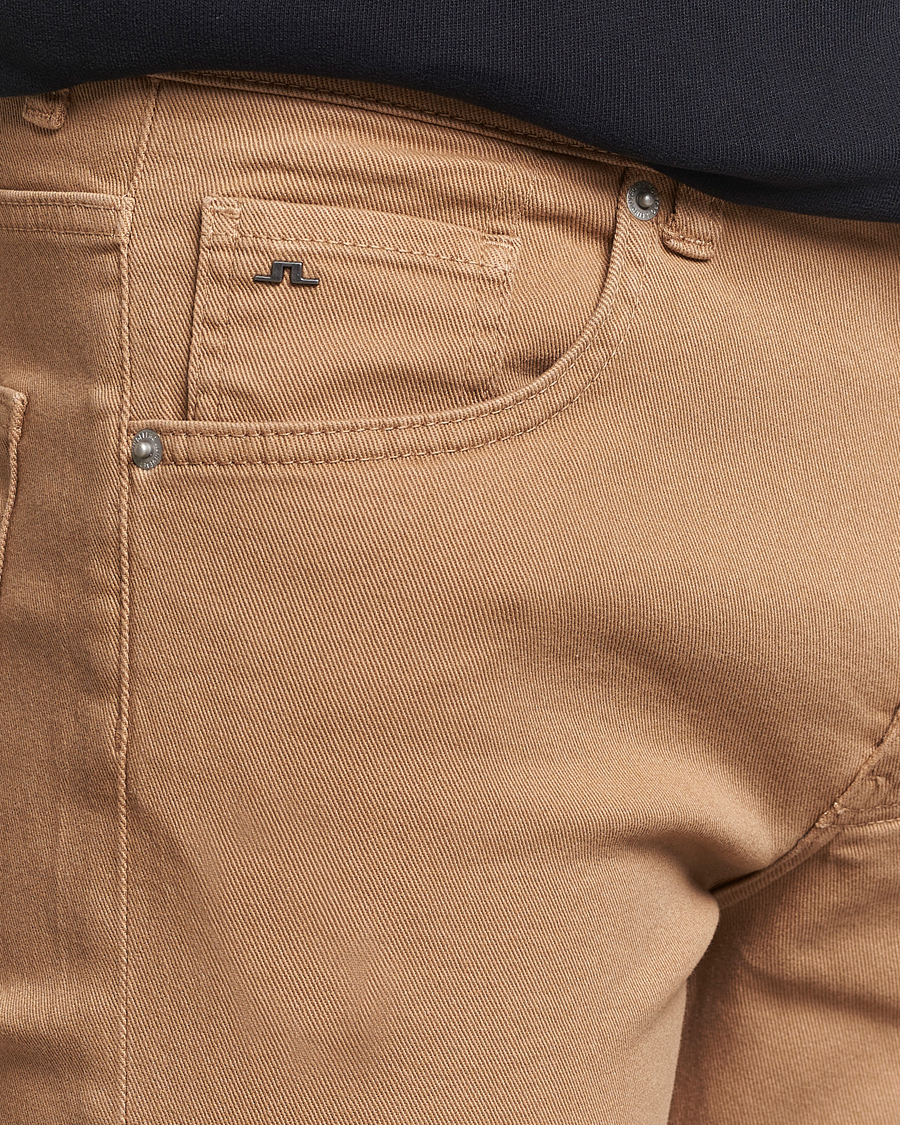 Mies | Housut | J.Lindeberg | Jay Solid Twill Stretch Jeans Tiger Brown