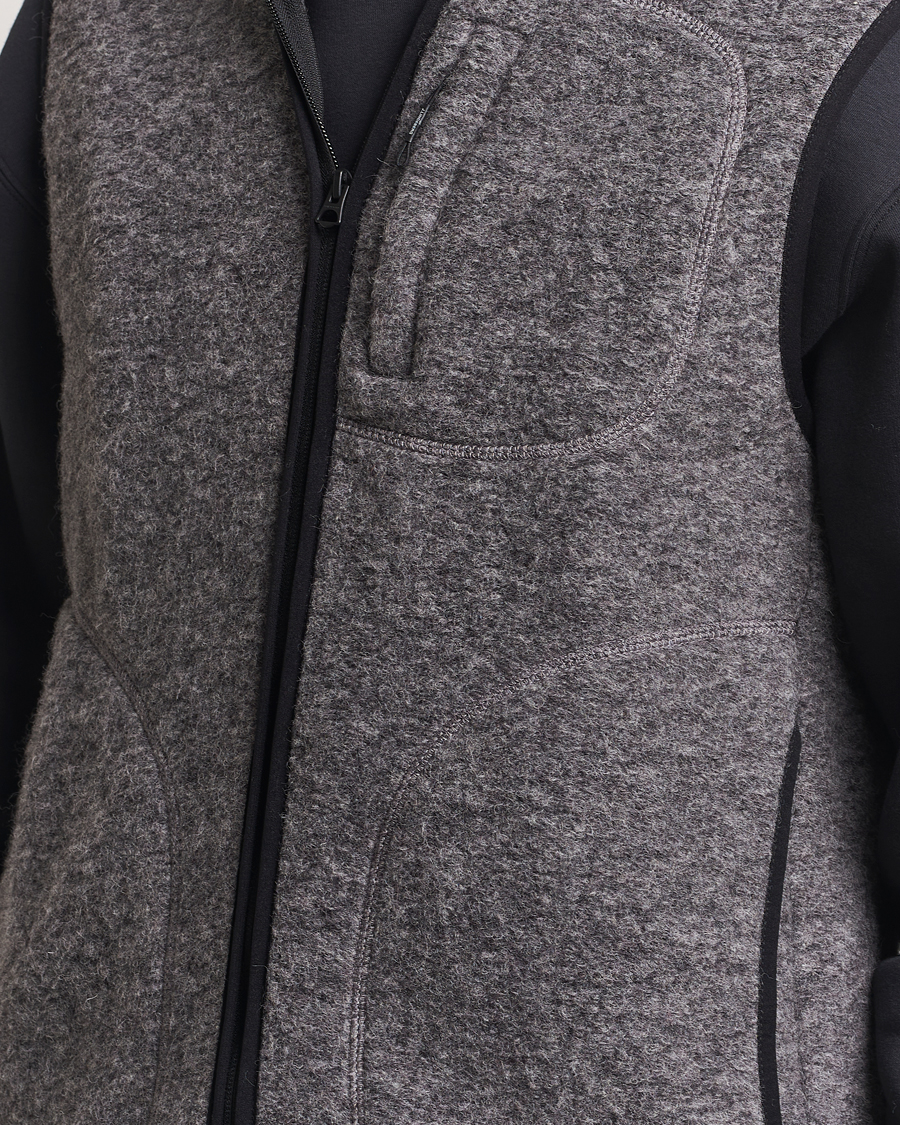 Mies | Ulkoliivit | J.Lindeberg | Duncan Wool Fleece Vest Light Grey Melange