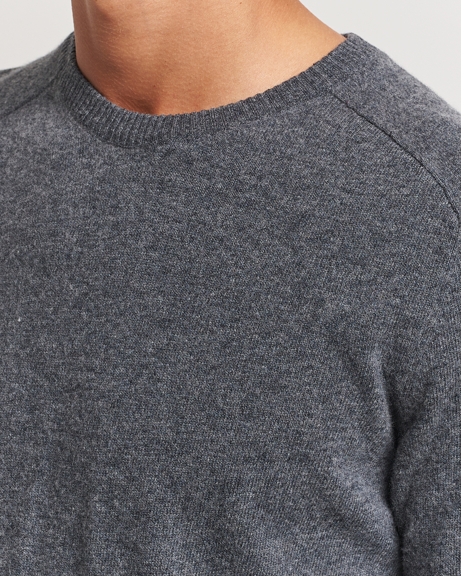 Mies | Puserot | KnowledgeCotton Apparel | Lambswool Roundneck Dark Grey