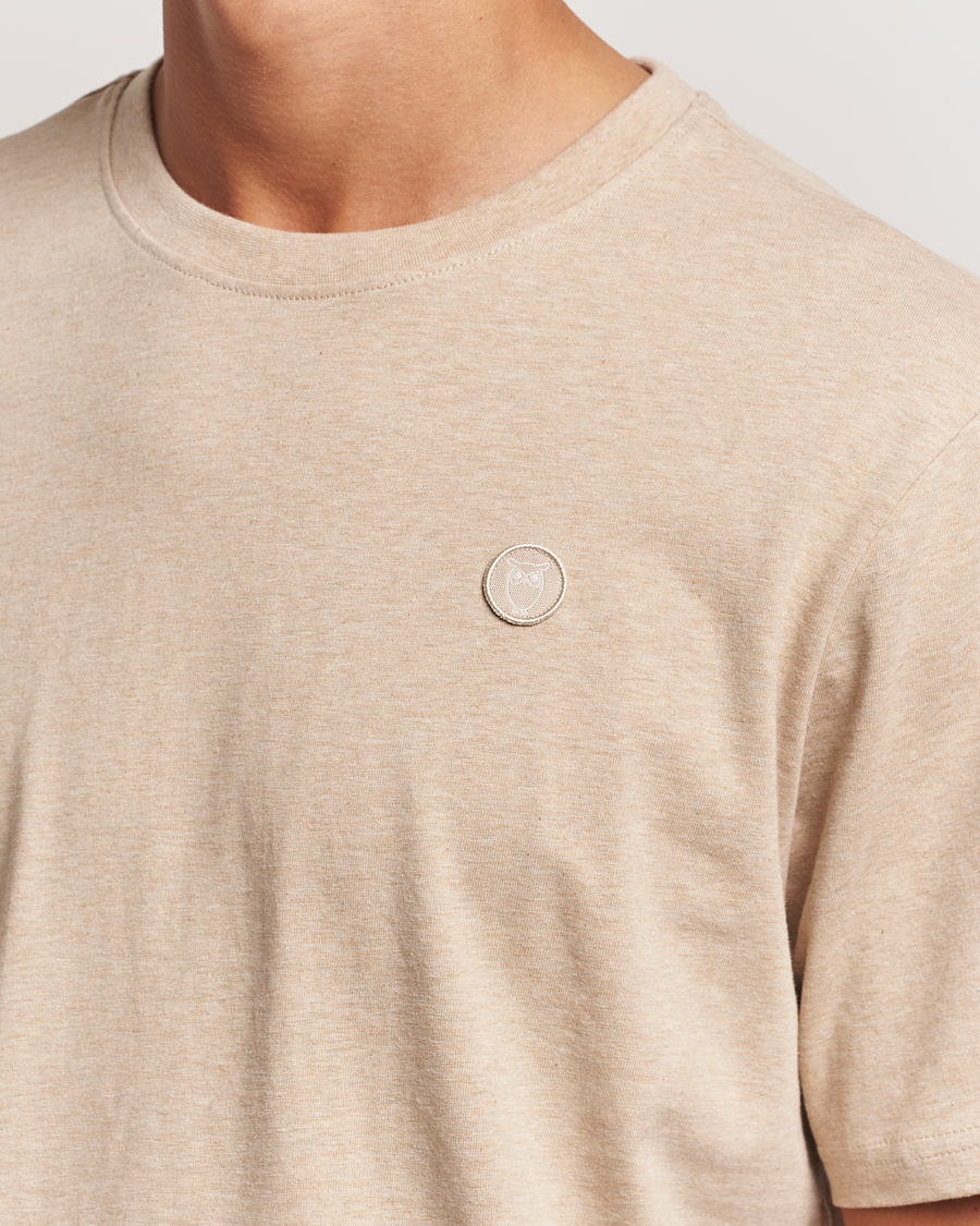 Mies | T-paidat | KnowledgeCotton Apparel | Loake Badge T-Shirt Safari Melange