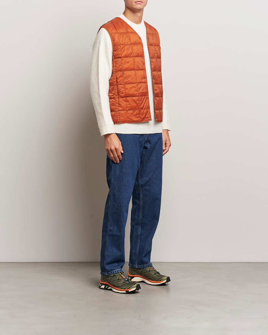 Mies | Takit | TAION | V-Neck Lightweight Down Vest Brick Orange