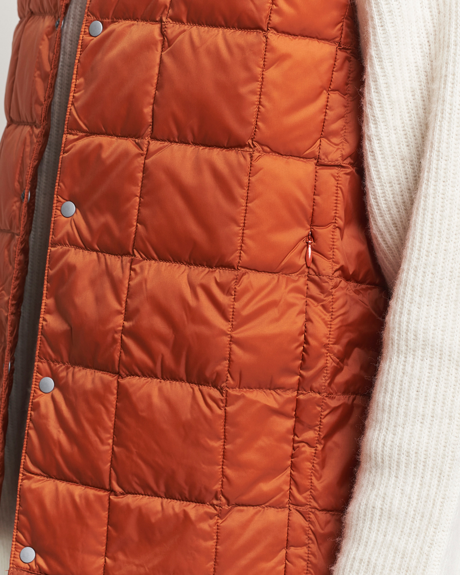 Mies | Takit | TAION | V-Neck Lightweight Down Vest Brick Orange